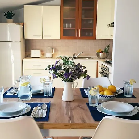 Sea View Elena Makarska