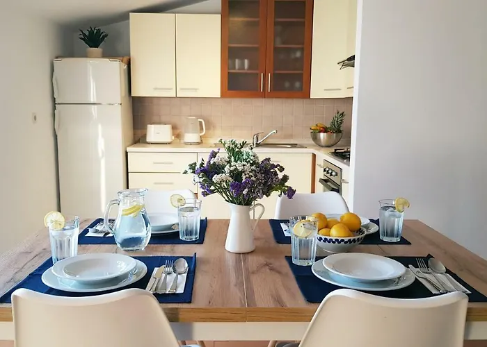 Sea View Elena Makarska